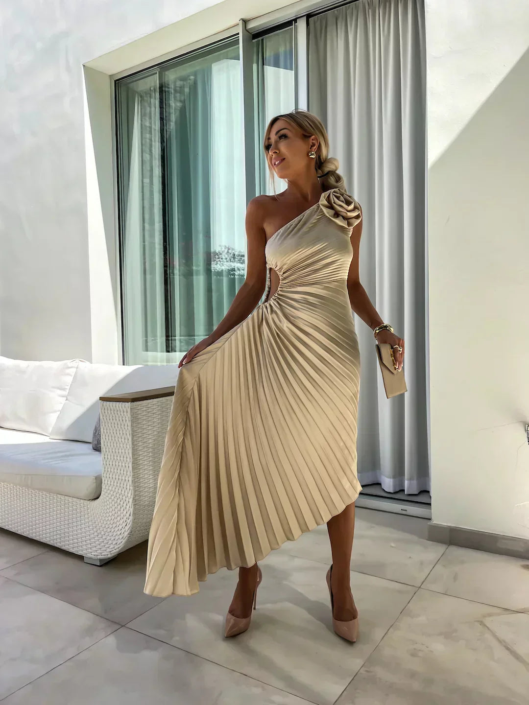 Image of Women's Pleated One Shoulder Midi Dress